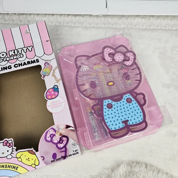 Hello Kitty and Friends Sparkling Charms Smile Sunshine Set - Picture 9 of 10